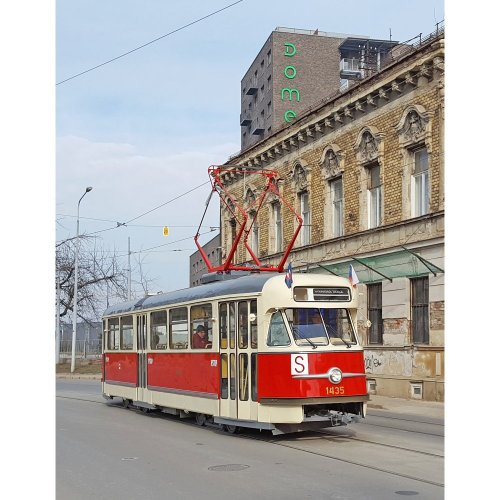 Taška přes rameno - tramvaj ČKD Tatra T2 Brno
