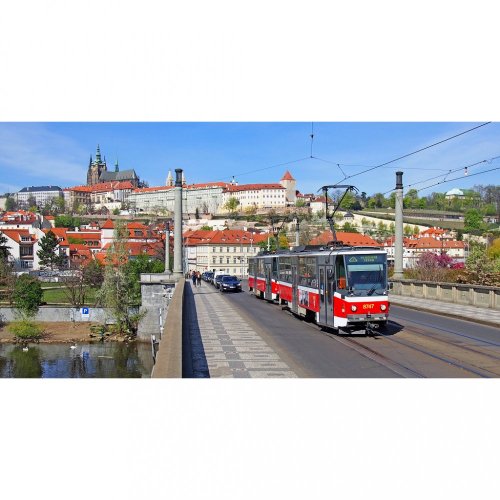 Hrnek - tramvaj ČKD Tatra T6A5 pod pražským hradem