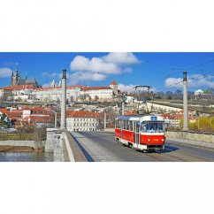Hrnek - tramvaj T3SUCS pod Pražským hradem