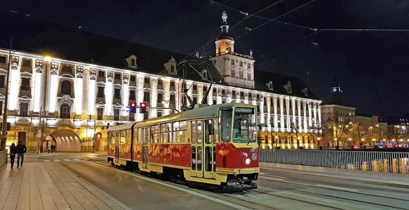 Hrnek - tramvaj Konstal 102N ve Wroclawi