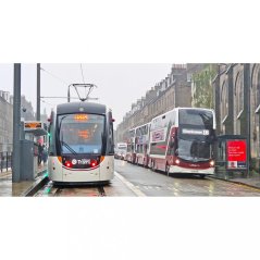 Hrnek - MHD v Edinburghu